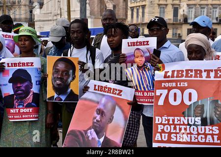 Marseille, Frankreich. 18. Juni 2023. Demonstranten halten während der Demonstration Plakate. (Foto: Gerard Bottino/SOPA Images/Sipa USA) Guthaben: SIPA USA/Alamy Live News Stockfoto