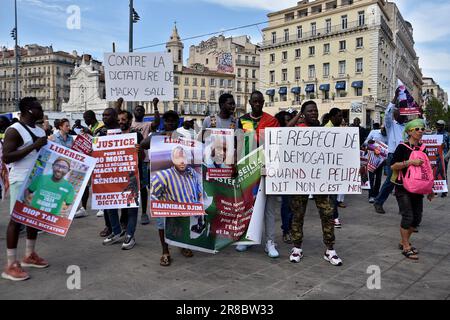 Marseille, Frankreich. 18. Juni 2023. Demonstranten halten während der Demonstration Plakate. (Foto: Gerard Bottino/SOPA Images/Sipa USA) Guthaben: SIPA USA/Alamy Live News Stockfoto