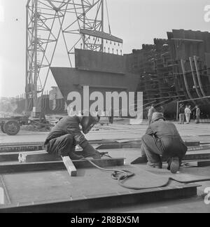 Aktuell 21-4-1950: Rosenberg: Ein technisches Abenteuer in einer höllischen Ecke kann schlechtes Schweißen ziemlich tödlich sein. Die Rosenberger Maschinenwerkstatt nimmt Röntgenaufnahmen der Boote, die sie bauen, bevor sie sie in die Weltmeere freisetzen. Sie haben sich nach dem Krieg gewaltsam ausgebreitet und sind nun zweifellos Norwegens modernste ihrer Art. Foto: Sverre A. Børretzen / Aktuell / NTB ***FOTO NICHT IMAGE PROCESSED*** Stockfoto