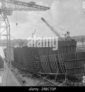 Aktuell 21-4-1950: Rosenberg: Ein technisches Abenteuer in einer höllischen Ecke kann schlechtes Schweißen ziemlich tödlich sein. Die Rosenberger Maschinenwerkstatt nimmt Röntgenaufnahmen der Boote, die sie bauen, bevor sie sie in die Weltmeere freisetzen. Sie haben sich nach dem Krieg gewaltsam ausgebreitet und sind nun zweifellos Norwegens modernste ihrer Art. Foto: Sverre A. Børretzen / Aktuell / NTB ***FOTO NICHT IMAGE PROCESSED*** Stockfoto