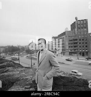 Aktuell 3-11-1960: Auf der Flucht vor Hass Südafrikas verfolgte die Gestapo den 23-jährigen Hans Beukes aus einem einzigen Grund durch drei Länder: Er ist farbig. Aber Beukes entkam, und vom UN-Podium ließ er die ganze Welt auf ihn hören. Nach vielen Abenteuern fand er einen Zufluchtsort in Oslo. Foto: Aage Storløkken / Aktuell / NTB ***FOTO NICHT VERARBEITET*** Stockfoto