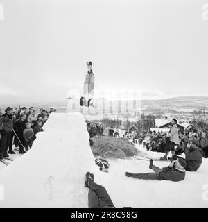 Aktuell 5-8-1960: Skifahren, Shows und Nachtclubs die Touristen dürfen keine Sekunde lang gelangweilt sein. Geilo begeistert mit Skifahren, Shows und Nachtclubs. Alles für die Touristen ist das Motto der Geilo-Leute. Foto: Ivar Aaserud / Aktuell / NTB ***FOTO NICHT ABGEBILDET*** Stockfoto