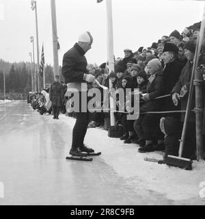 Aktueller 2.-2.-1960.: Anstoß mit dem Olympiaport die Skifahrer und Skater hatten am vergangenen Wochenende ihren ersten großen präolympischen Krafttest, die Skater in Trondheim, die Skispringer und die Skilanglauf in Gjøvik. In diesem Bericht berichten unsere Mitarbeiter in Texten und Bildern über die Situation, die zu den Besten zählt. Foto: Ivar Aaserud / Aktuell / NTB ***FOTO NICHT ABGEBILDET*** Stockfoto