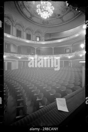 Strom 23-5-1960 : die leeren Bänke im Nationaltheatret. Jedes Frühjahr haben wir eine Theaterkrise. Dieses Jahr sind die Kassen des Nationaltheaters am Tiefpunkt. Der Finanzdirektor ist wieder auf der Bettelspur. Er kann damit umgehen. Aber können wir eine Krise im nächsten Frühjahr verhindern? Foto: Sverre A. Børretzen/Aktuell/NTB Stockfoto