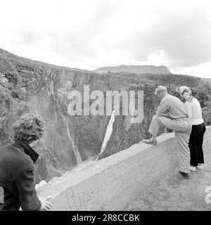 33. 2. 1960: Brautprozession in Hardanger. Synnøve Hauge und Samson Bjørke haben Vikøy in der Kirche geheiratet, auf gute alte Weise. Foto: Ivar Aaserud / Aktuell / NTB ***Foto nicht verarbeitet*** Stockfoto