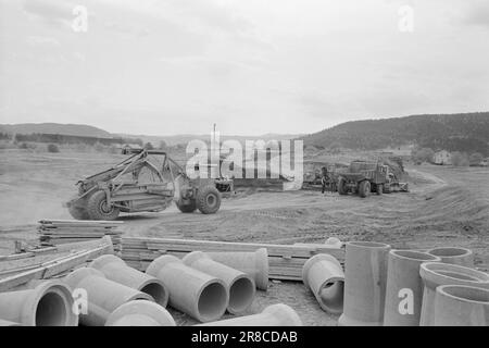 Aktuell 27-10-1960: Der Fluss wird verschoben, damit die Flugzeuge ankommen. Ein NATO-Zuschuss in Höhe von 40 Mio. € für den Ausbau des Flughafens Værnes in Stjørdal.Photo Sverre A. Børretzen: Aktuell / NTB ***Photo not image PROCESSED*** Stockfoto