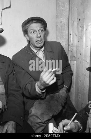 Derzeit 10-9-1960: Schwimmender Sarg Flakke repariert alte Wannen in seiner eigenen Werkstatt, die nicht den professionellen Standards entsprechen. Der Hauptzeuge in einem möglichen Fall gegen Flakke wird der Klempner Karl Pettersen sein, der ein Loch in den Schießstand von „Kovda“ gestochen hat. Foto: Sverre A. Børretzen / Aktuell / NTB ***FOTO NICHT IMAGE PROCESSED*** Stockfoto