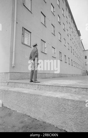 Tatsächlich 29 - 4 - 1974: Eine Nacht im Gefängnis Oslo Bezirksgefängnis, Station B, ist Norwegens größtes Gefängnis. Hinter den hohen Mauern zerquetscht sich die Finsternis. Die Isolation ist fast vollständig. Es ist ein schwieriger Prozess, sich an diese Umgebung zu gewöhnen. Foto: Sverre A. Børretzen / Aktuell / NTB ***FOTO NICHT IMAGE PROCESSED*** Stockfoto