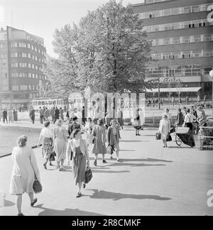 Aktuell 13-1950: Wann kommt der Zusammenbruch das charakteristischste am Verkehr in Zentral-Oslo ist, dass es dafür keinen Platz gibt. Es ist seit vielen Jahren schlimm und es wird noch schlimmer werden. Foto: Arne Kjus/Aktuell/NTB Stockfoto