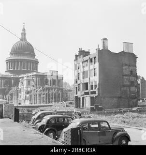 Actual 12-1951: Treffen mit LondonEditor per Bratland auf einer Reportage-Reise nach London, um über das "Festival of Britain" mit einer Darstellung des heutigen London zu berichten. Foto; per Bratland / Aktuell / NTB ***NB!!! FOTO NICHT VERARBEITET*** Stockfoto