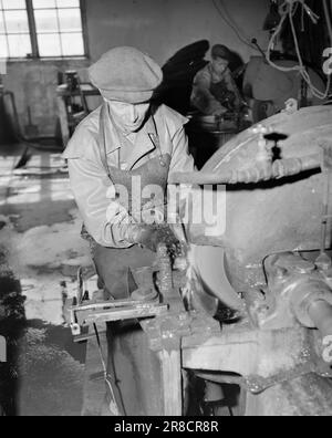 Strom 09-1950: Bereit für den Frühling. Der größte Hersteller landwirtschaftlicher Maschinen, Kvernelands Fabrik in der Zeit auf Jæren, ist auch handwerklicher, aber sehr notwendige landwirtschaftliche Geräte. Foto: Sverre A. Børretzen / Aktuell / NTB ***Foto nicht image PROCESSED*** Stockfoto