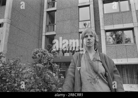 Aktuell 35 - 1 - 1974: Künstler-Touristen in den NorthKunstnernes Hus in Svolvær haben eine enorme Anzahl von Bürstenmachern untergebracht, nachdem sie in der Nachkriegszeit durch eine schlampige Entschädigung für Kriegsschäden festgenagelt wurden. Insgesamt haben 1.613 Künstler, die meisten davon schwedisch, kürzere und längere Aufenthalte im Haus auf dem Knausen versucht. Foto: Bjørn Bjørndal Brøndbo / Aktuell / NTB ***FOTO NICHT VERARBEITET*** Stockfoto