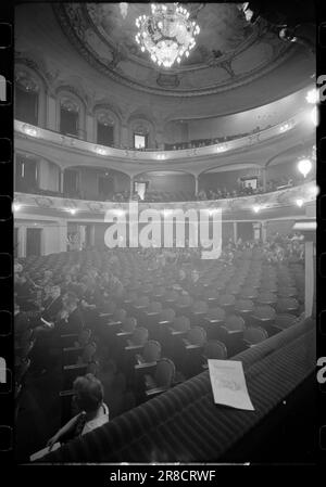 Strom 23-5-1960 : die leeren Bänke im Nationaltheatret. Jedes Frühjahr haben wir eine Theaterkrise. Dieses Jahr sind die Kassen des Nationaltheaters am Tiefpunkt. Der Finanzdirektor ist wieder auf der Bettelspur. Er kann damit umgehen. Aber können wir eine Krise im nächsten Frühjahr verhindern? Foto: Sverre A. Børretzen/Aktuell/NTB Stockfoto