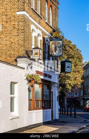 Außenansicht des Turners Old Star Pub in Wapping, London, Großbritannien Stockfoto