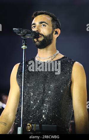 Padua, Italien. 20. Juni 2023. MARCO MENGONI MARCO IN DEN STADIEN 2023 EUGANEO STADIUM - PADUA Marco Mengoni, der erste italienische Künstler, der bei den MTV Europe Music Awards den besten europäischen Akt gewonnen hat, eine Auszeichnung, die 2010 und 2015 gewonnen wurde, Und der erste italienische Künstler in der Geschichte, der 2013 auf der Billboard Film & TV Music Conference in Los Angeles aufgetreten ist. Vor kurzem nahm er an der Eurovision 2023 Teil, die den vierten Platz gewann. Auf dem Foto Marco Mengoni Credit: Independent Photo Agency/Alamy Live News Stockfoto