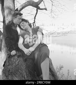 Tatsächlich 11-1948: Das Lied und der Sprung bilden eine gemeinsame Residenz. Die Opernsängerin Anne Brown heiratet den Skijumper Thorleif Schjelderup.Foto: Sverre A. Børretzen / Aktuell / NTB ***FOTO NICHT ABGEBILDET*** Stockfoto