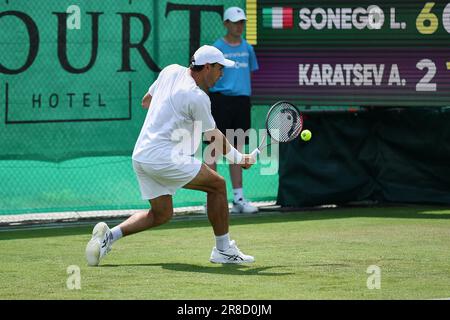 Halle, Westfalen, Deutschland. 20. Juni 2023. ASLAN KARATSEV in Aktion während der Terra Wortmann Open in der Owl Arena (Kreditbild: © Mathias Schulz/ZUMA Press Wire) NUR REDAKTIONELLER GEBRAUCH! Nicht für den kommerziellen GEBRAUCH! Stockfoto