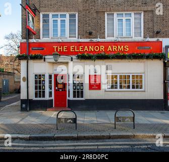 Außenansicht der Eleanor Arms Old Ford Road London, Großbritannien Stockfoto