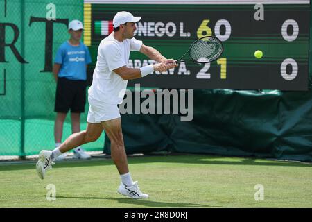 Halle, Westfalen, Deutschland. 20. Juni 2023. ASLAN KARATSEV in Aktion während der Terra Wortmann Open in der Owl Arena (Kreditbild: © Mathias Schulz/ZUMA Press Wire) NUR REDAKTIONELLER GEBRAUCH! Nicht für den kommerziellen GEBRAUCH! Stockfoto