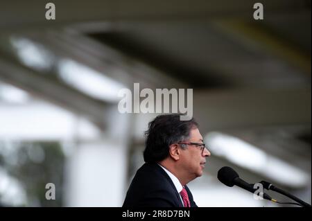 Bogota, Kolumbien. 20. Juni 2023. Der kolumbianische Präsident Gustavo Petro während der Beförderung zum General des Polizeidirektors William Rene Salamanca an der General Santander Police Academy in Bogota, Kolumbien am 20. Juni 2023. Foto von: Chepa Beltran/Long Visual Press Credit: Long Visual Press/Alamy Live News Stockfoto