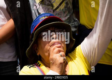 Bogota, Kolumbien. 20. Juni 2023. An den regierungsfeindlichen Protesten gegen die Regierung und den Reformen von Präsident Gustavo Petro in Bogota, Kolumbien, am 20. Juni 2023 nehmen Menschen Teil. Foto: Perla Bayona/Long Visual Press Credit: Long Visual Press/Alamy Live News Stockfoto