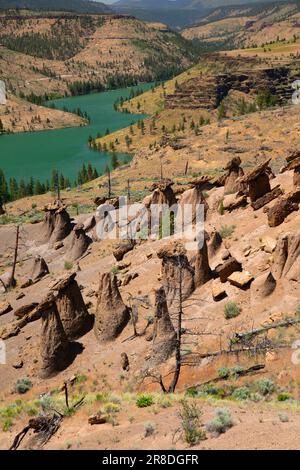 Balancing Rocks mit Lake Billy Chinook, Deschutes National Forest, Oregon Stockfoto