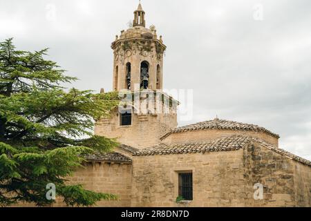 Die Kirche des Kruzifix. Puente la Reina, Navarra. Spanien. - Am 2023. Mai. Hochwertiges Foto Stockfoto