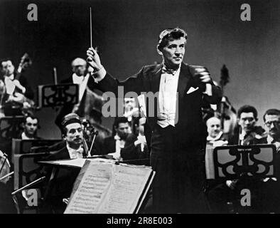 New York, New York, Januar 1961 Leonard Bernstein, Komponist, Pianist, Dirigent und bekannter Musikdirektor der New Yorker Philharmonie. Stockfoto