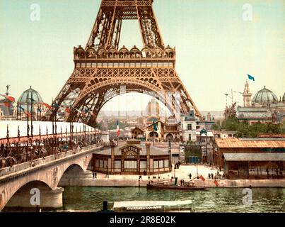 Paris, Frankreich: 1889 Ein Fotochrom des Eiffelturms und Blick auf das Gelände der Exhibition Universelle. Stockfoto