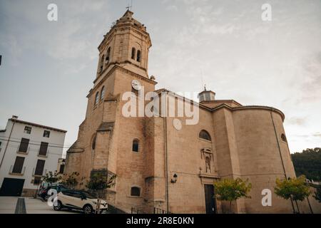 Der Camino de Santiago durch Puente la Reina, Navarra, Spanien - Mai 2023. Hochwertiges Foto Stockfoto