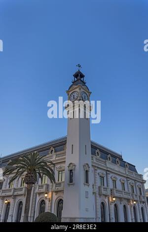 Spanien, Valencia, Hafenamt und Uhrenturm Stockfoto