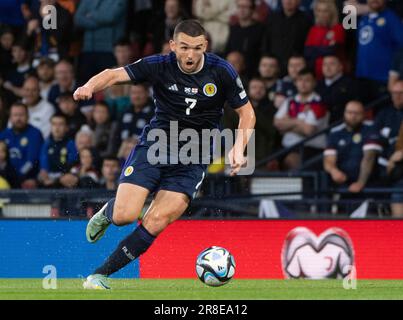 GLASGOW, SCHOTTLAND - JUNI 20: Schottischer Mittelfeldspieler John McGinn, während der UEFA EURO 2024 Qualifikationsrunde Ein Spiel zwischen Schottland und Georgien im Hampden Park am 20. Juni 2023 in Glasgow, Schottland. (Foto: Ian Jacobs/MB Media/) Stockfoto