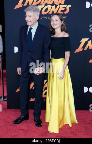 LOS ANGELES - 14. JUNI: Harrison Ford, Calista Flockhart bei Indiana Jones und The Dial of Destiny Los Angeles Premiere im El Capitan Theatre am 14. Juni 2023 in Los Angeles, Kalifornien Stockfoto