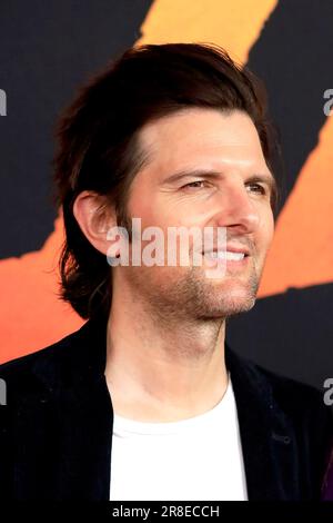 LOS ANGELES - 14. JUNI: Adam Scott bei Indiana Jones und The Dial of Destiny im El Capitan Theatre am 14. Juni 2023 in Los Angeles, Kalifornien Stockfoto