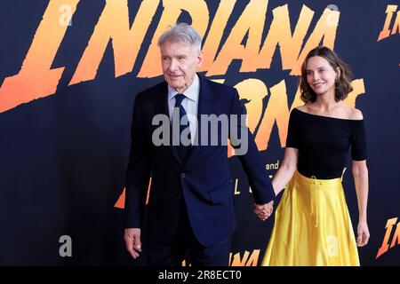 14. Juni 2023, Los Angeles, CA, USA: LOS ANGELES - 14. JUNI: Harrison Ford, Calista Flockhart bei Indiana Jones und The Dial of Destiny Los Angeles Premiere im El Capitan Theatre am 14. Juni 2023 in Los Angeles, CA (Kreditbild: © Kay Blake/ZUMA Press Wire) NUR REDAKTIONELLE VERWENDUNG! Nicht für den kommerziellen GEBRAUCH! Stockfoto