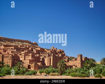 Ksar Ait Ben Haddou, altes unesco-Weltkulturerbe eines Berber-ziegeldorfes oder einer Kasbah in der Nähe von Ouarzazate, Draa Tafilalet, Marokko, ist ein beliebtes Reiseziel Stockfoto