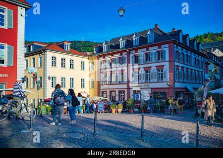 HEIDELBERG, BADEN-WÜRTTEMBERG, DEUTSCHLAND - CIRCA MAI 2023: Neckarstaden der Stadt Heidelberg. Stockfoto