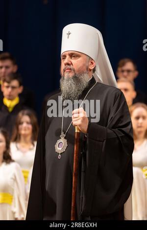 Kiew, Region Kiew, Ukraine - 05. Dezember 2023: Portrait des Primats, Metropolitaner der orthodoxen Kirche der Ukraine Epiphany Dumenko auf einem Konzert Stockfoto