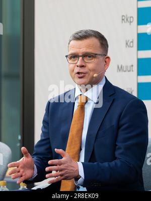 Petteri Orpo führte vor den finnischen Parlamentswahlen 2023 eine Podiumsdiskussion mit Parteiführern durch, die von den Medien gesponsert wurde. Stockfoto