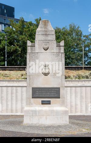 Das Kriegsdenkmal der Stadt Portsmouth. Ein Denkmal für die Opfer des Zweiten Weltkriegs in Guildhall Square, Portsmouth, Hampshire, England, Großbritannien. Stockfoto