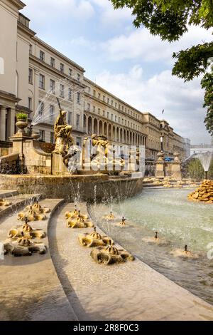 Neptunbrunnen im Stadtzentrum von Cheltenham, England Stockfoto