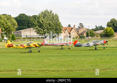 Ein Flugtag in der Shuttleworth Collection mit 3 YAKOVLEV YAK-52 , Old Warden, Bedfordshire 2009 Stockfoto