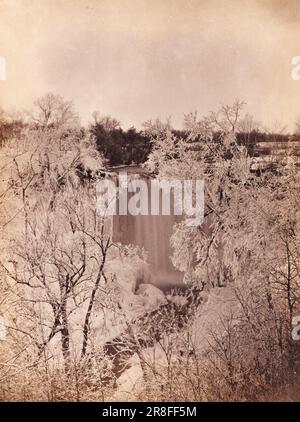 Die Minnehaha-Wasserfälle im Winter ca. 1870 von Charles A. Zimmerman, geboren in Straßburg, Frankreich 1844-Toter Mound, MN 1909 Stockfoto