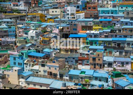Busan, Südkorea - 30. Mai 2023: Blick auf das Kulturdorf Gamcheon in Busan, Südkorea. Stockfoto