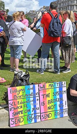 London, Großbritannien. 21. Juni 2023. SENDReform protestiert auf dem Parlamentsplatz gegen eine Reform der Regelung für besondere pädagogische Bedürfnisse in Schulen, um Kindern mit besonderen pädagogischen Bedürfnissen eine faire und gleiche Chance auf Zugang zu Bildung zu geben Stockfoto