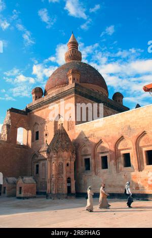 Besucher des Ishak Pasha Palace in der Nähe von Dogubayazit, Ostanatolien Türkei Stockfoto