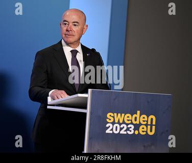 Stockholm, Schweden. 21. Juni 2023. Der Heimatschutzminister der Vereinigten Staaten, Alejandro Mayorkas, nimmt am Mittwoch, den 21. Juni 2023, an einer Pressekonferenz in Stockholm, Schweden, Teil. Es wurde eine Sitzung abgehalten, um die Beziehungen und die Zusammenarbeit zwischen der EU und den USA in Fragen von gemeinsamem Interesse im Bereich Justiz und Inneres zu stärken und Prioritäten für die politische und operative Zusammenarbeit festzulegen.Foto: Pontus Lundahl/TT/Code 10500 ***SCHWEDEN AUS*** Kredit: TT News Agency/Alamy Live News Stockfoto