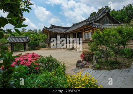 Gyeongju, Südkorea - 3. Juni 2023: Blick auf das Dorf Yangdong in Gyeongju, ein traditionelles Dorf aus der Joseon-Dynastie, Südkorea. Stockfoto