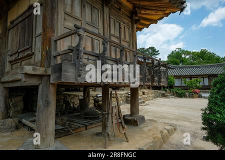 Gyeongju, Südkorea - 3. Juni 2023: Blick auf das Dorf Yangdong in Gyeongju, ein traditionelles Dorf aus der Joseon-Dynastie, Südkorea. Stockfoto