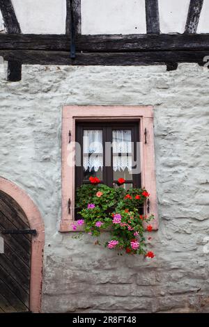 Altes Fenster über das mittelalterliche Haus in Dilsberg Stockfoto